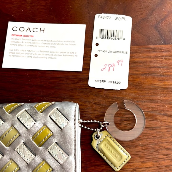 Coach Clutch - Picture 2 of 4